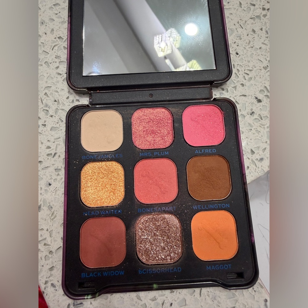 Makeup Revolution Bold Nine-Color Eyeshadow Palette